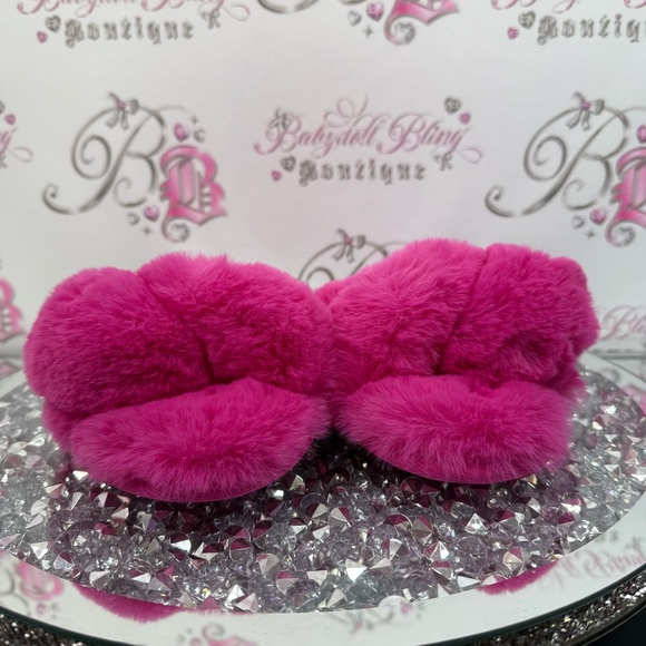 Jessica Simpson slippers furry fuzzy faux fur neon Vibrant Pink Fuzzy Slippers - Picture 4 of 11